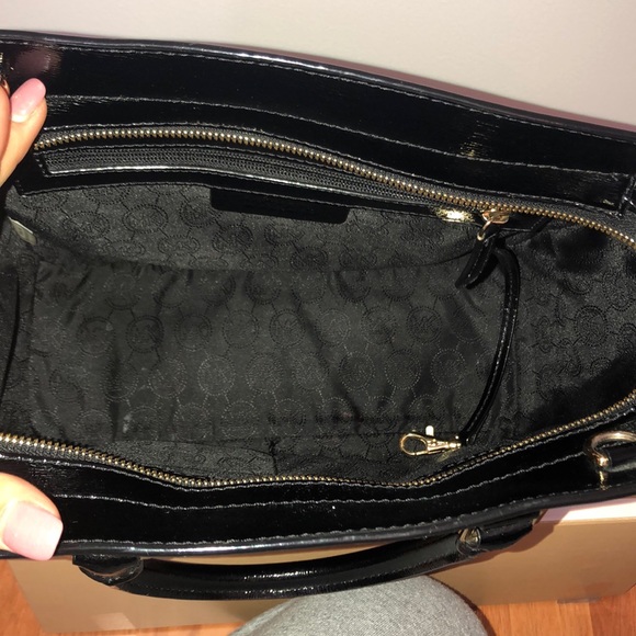 Authentic Michael Kors Medium Selma Satchel - Picture 4 of 8